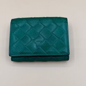 Bottega Veneta Green Compact Intrecciato Trifold Leather Wallet w/ Box, Dustbag